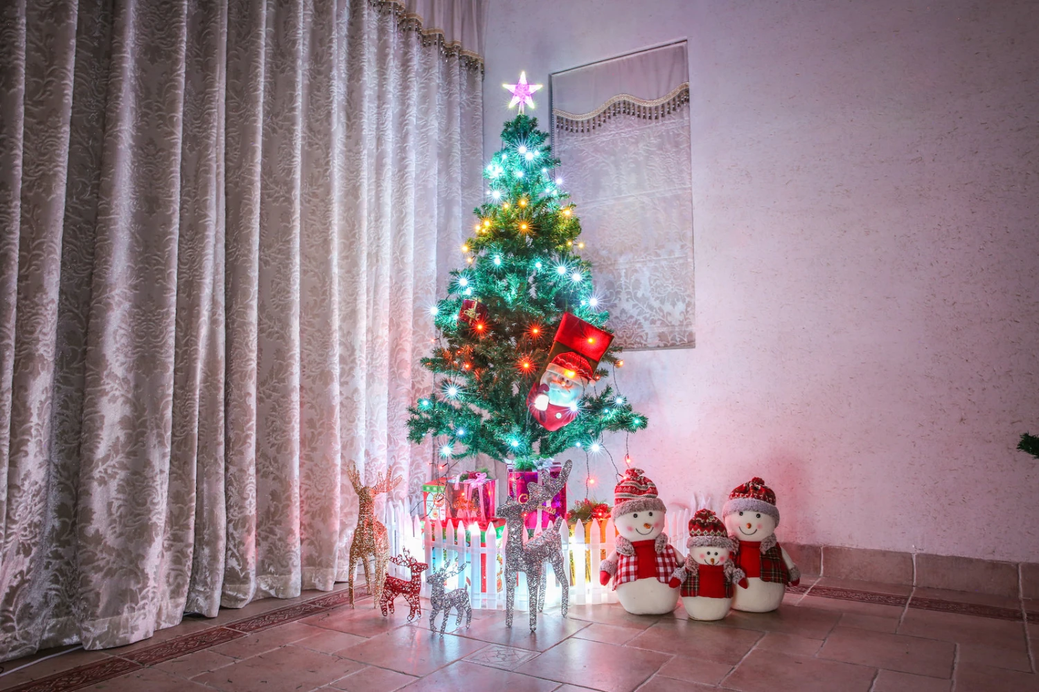 Smart WiFi APP Controlled RGB Indoor Christmas Tree Light For 6-7.5ft Trees 4 Smart WiFi APP Controlled RGB Indoor Christmas Tree Light For 6-7.5ft Trees - Image 2